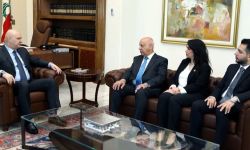 الرئيس اللبناني يتسلم دعوة رسمية من نظيره العراقي لحضور "قمة بغداد"